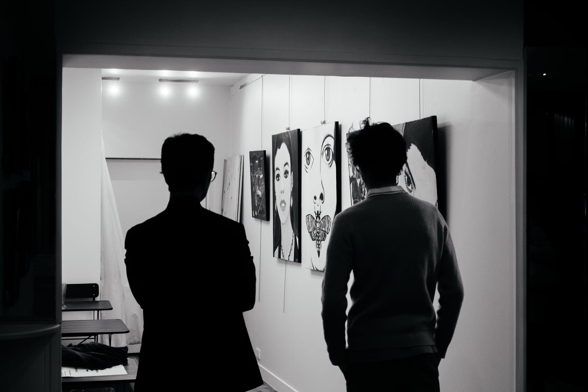 Tableaux de Varif accrochés à la Galerie O125